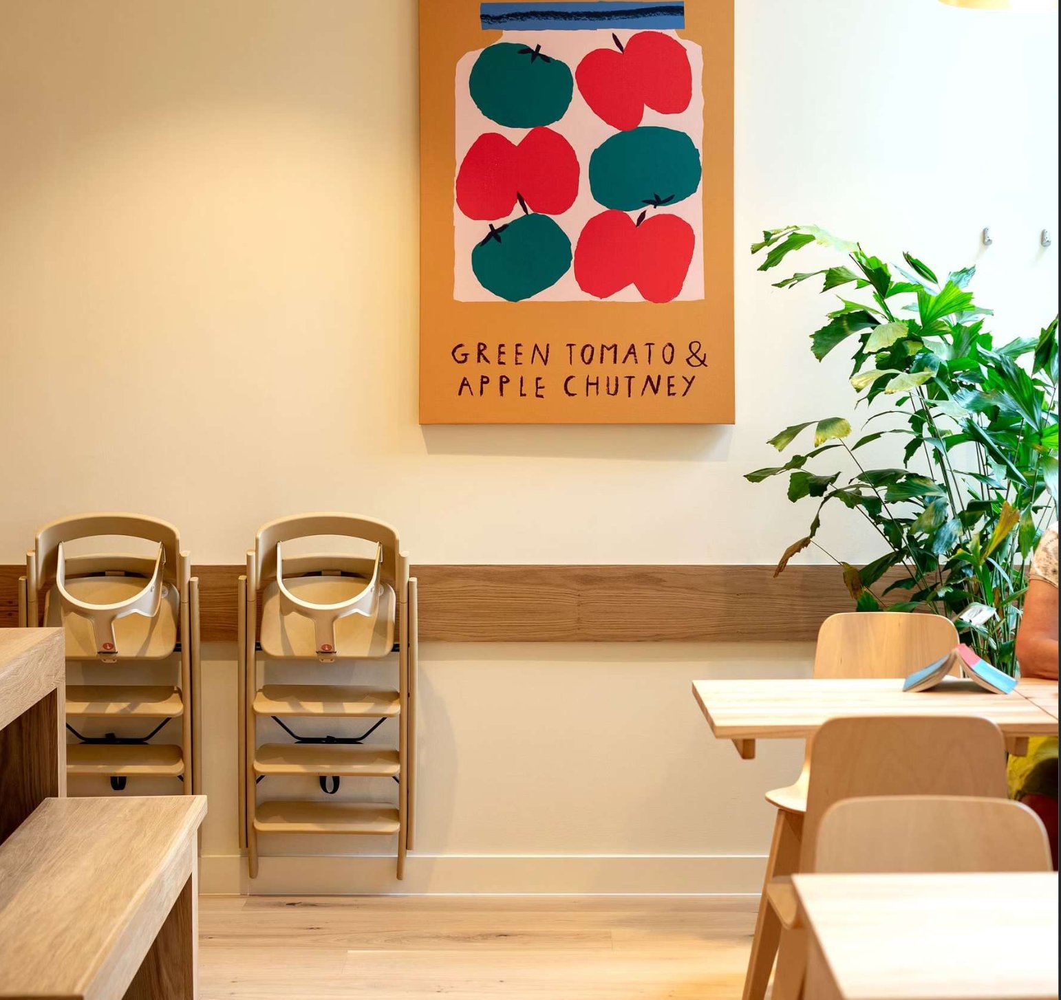 KAOS Hochstühle in einem Bistro